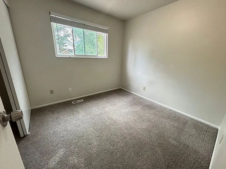 1815 E Vine St — Photo 17
