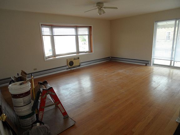 2nd image of 6415 N Hermitage Ave #3