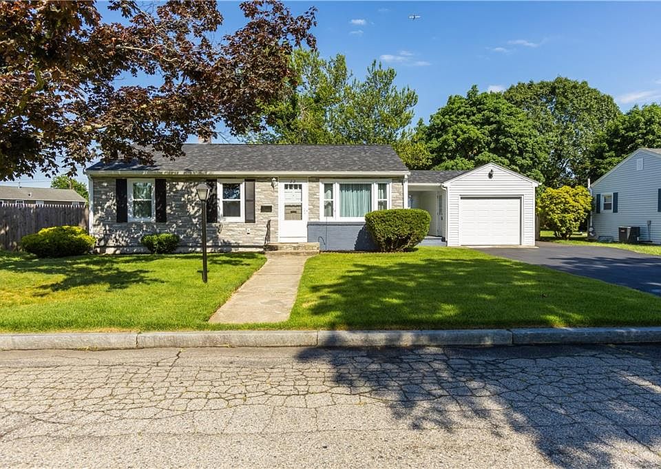 1st image of 22 Brentwood Dr E