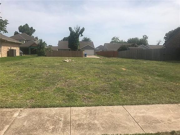 4th image of 8118 Kensington Dr