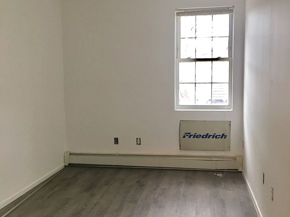 5th image of 3513 Crescent St #2nd