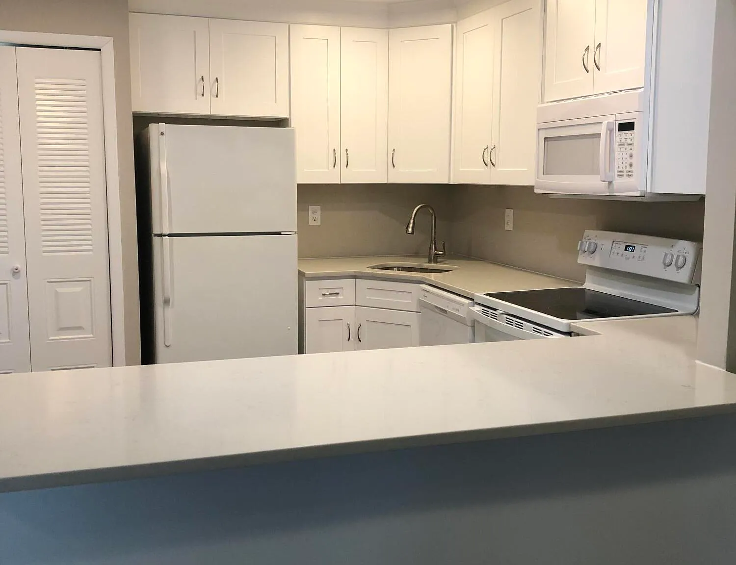 2 bed, 999 sqft, $2,050 — Photo 3