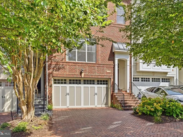 6734 Darrells Grant Pl, Falls Church, VA 22043