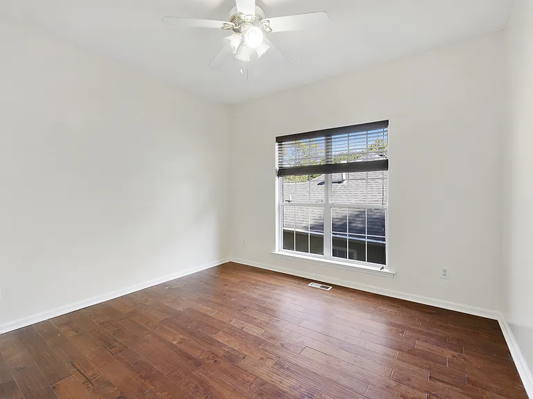 4933 Alexis Dr — Photo 23