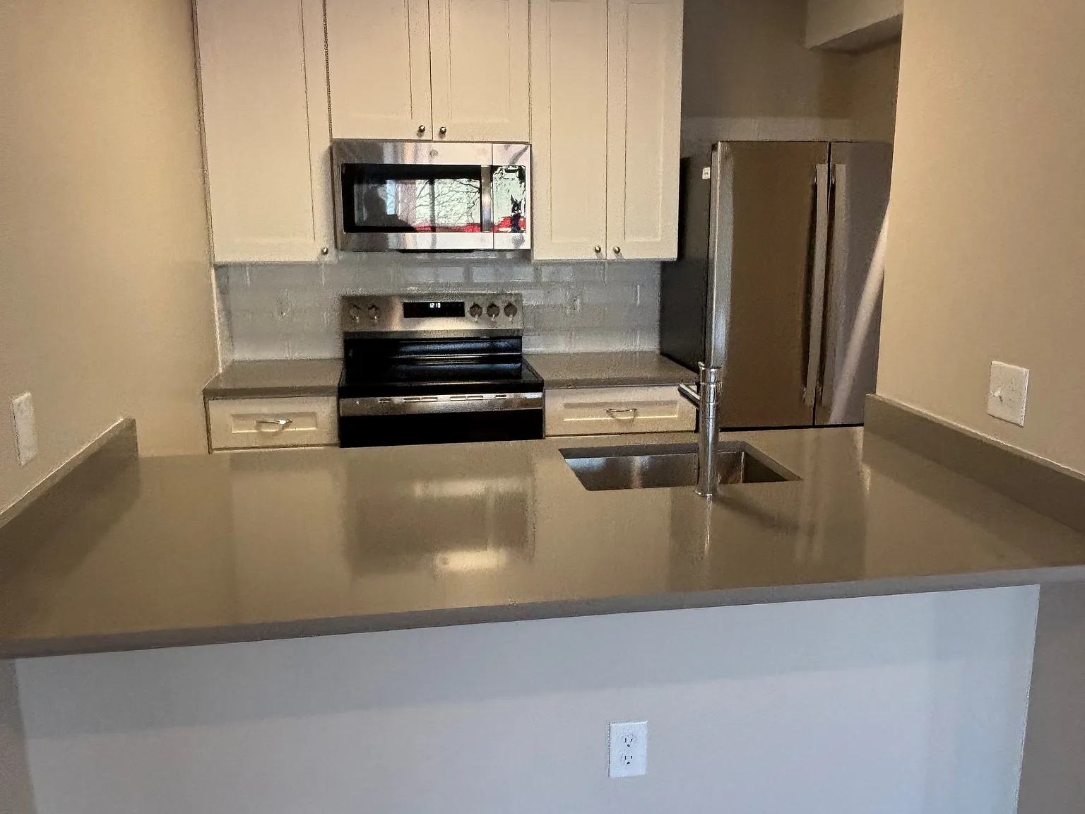 2 bed, $3,150 — Photo 2
