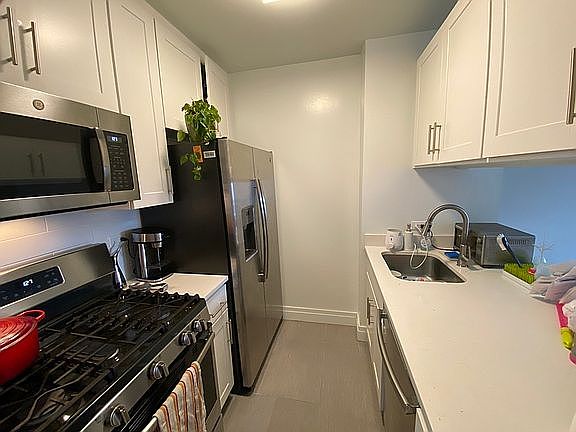 4th image of 152 E 34th St #9L