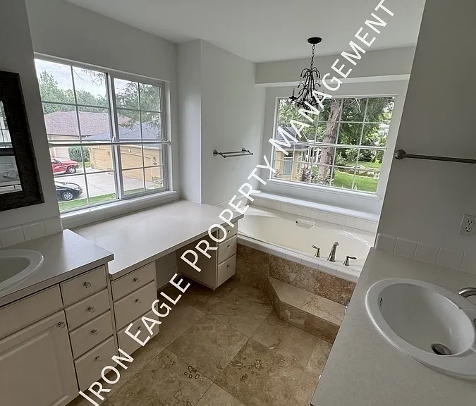 2481 E Lenox Ct — Photo 16