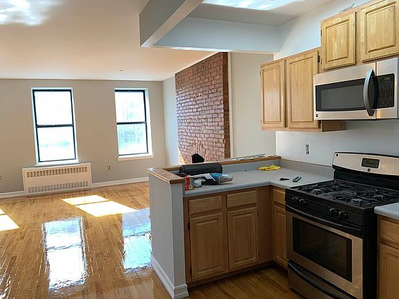 2nd image of 71 W 128th St #4F