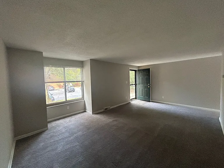 Coventry Court Townhomes — Photo 104
