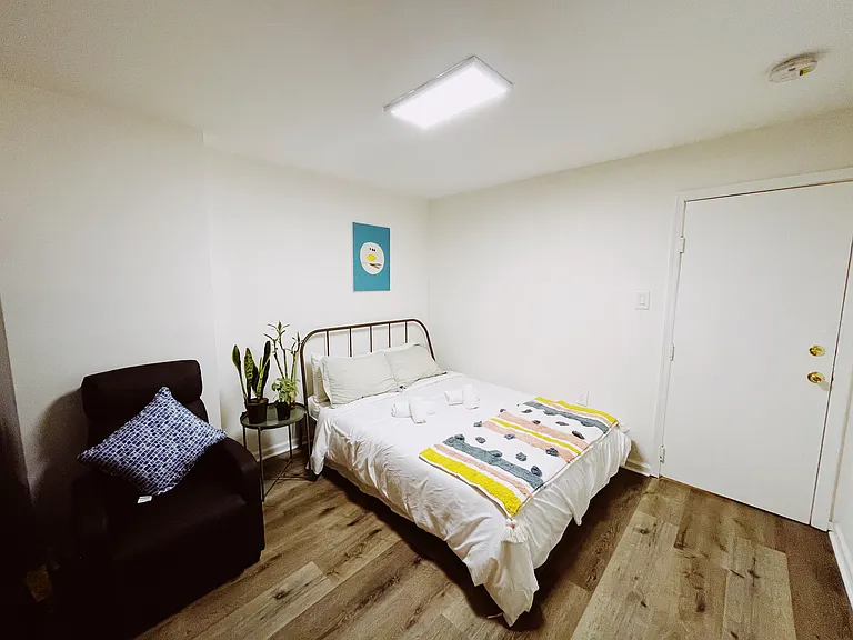 1725 Bainbridge St #2R — Photo 7