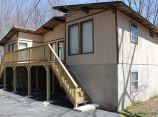1059 Wild Turkey Ln, Bushkill, PA 18324