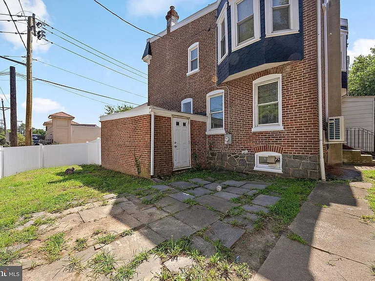 1618 W 14th St — Photo 13