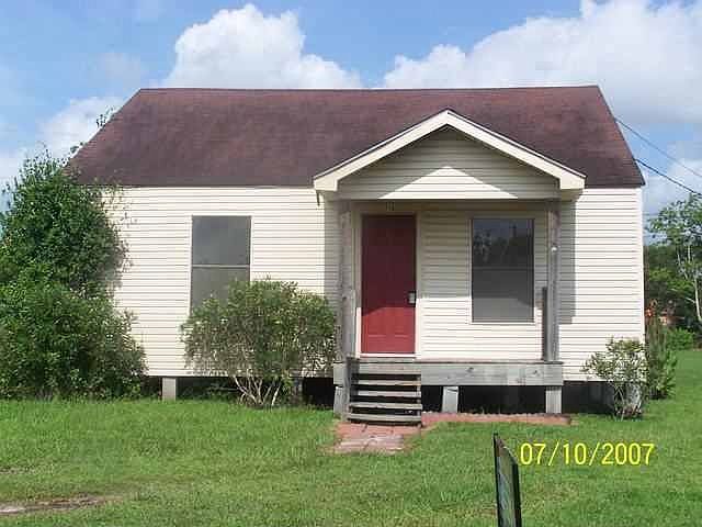 Nice Corner Lot!