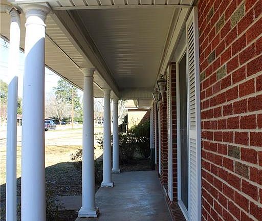 2nd image of 835 Dumont Dr