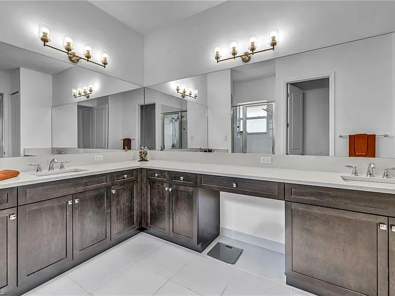 12445 Dahlia Ct — Photo 8