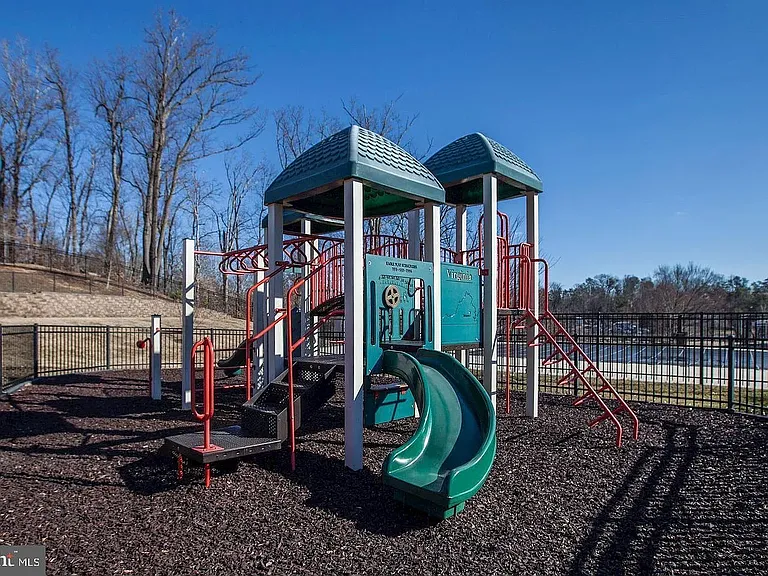 2209 Potomac Club Pkwy — Photo 44