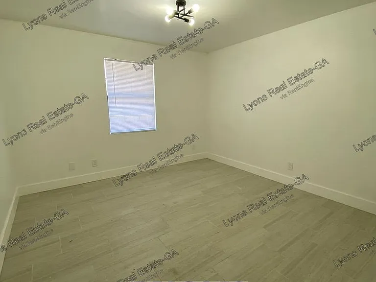 1028 S Gordon Ave — Photo 2