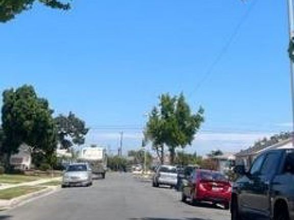 Exterior Neighborhood (street photo)