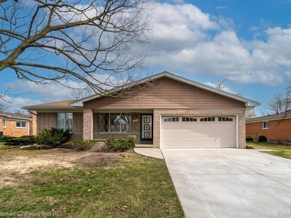 4684 Chapel Dr, Troy, MI 48085