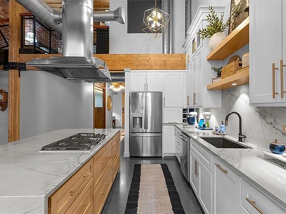 4th image of 210 W 5th St APT 108