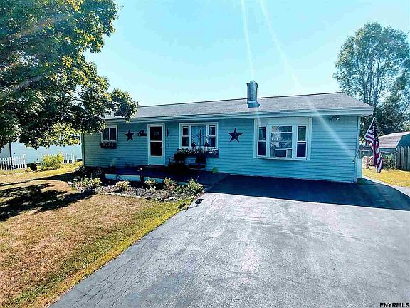 2nd image of 27 Apple Blossom Ln