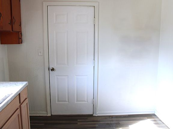 5th image of 1214 Ash Ave