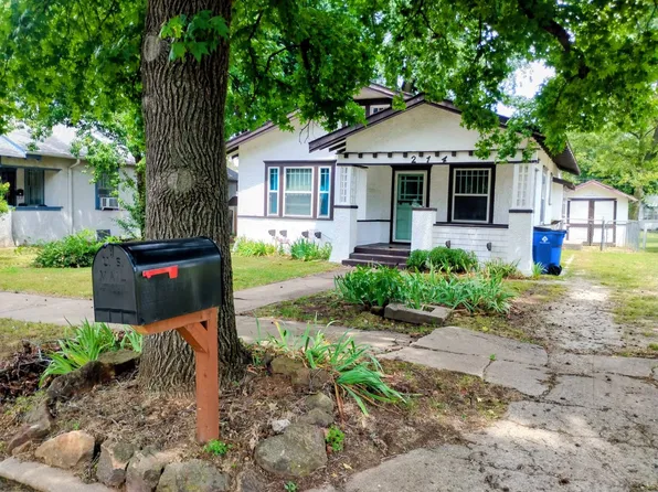 214 W New St, Coffeyville, KS 67337