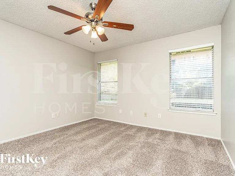 606 Plainview Dr — Photo 10