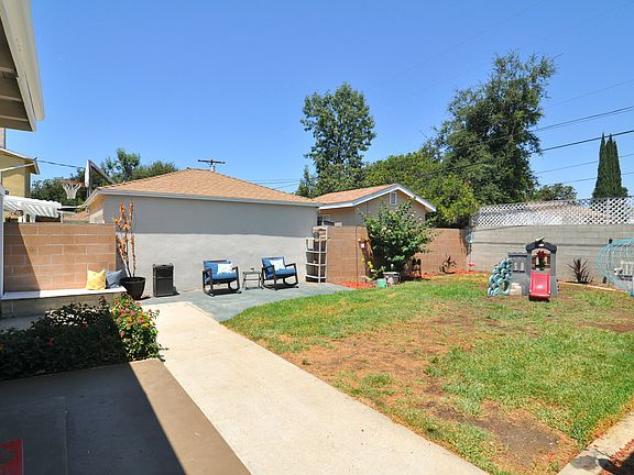 3rd image of 17553 Kittridge St