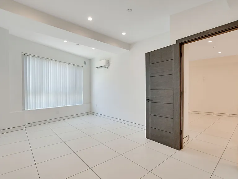 946 S Ridgeley Dr #109 — Photo 1