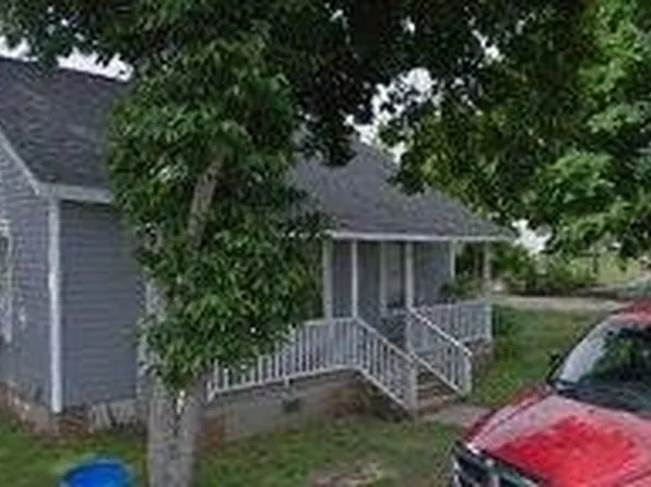 5 Circle St, Ware Shoals, SC 29692