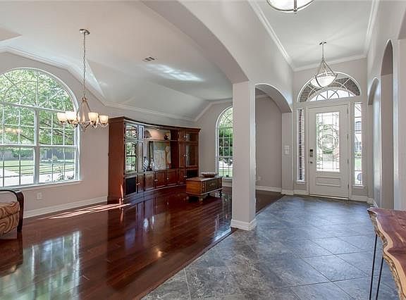 4th image of 1043 Marquette Dr