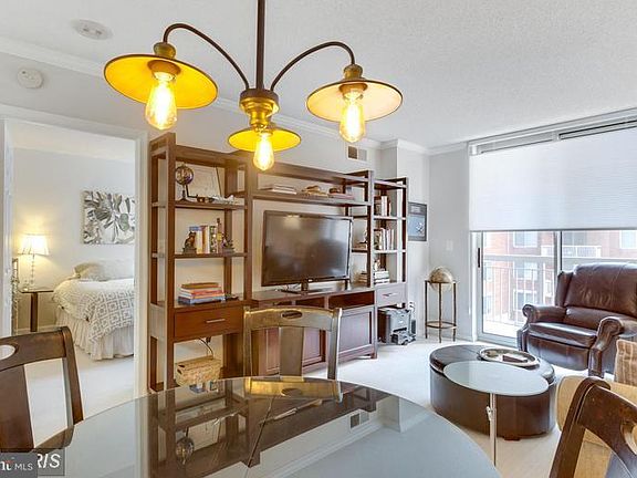 4th image of 3835 9th St #507E
