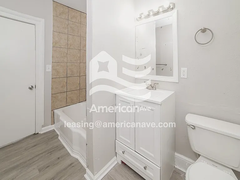 1346879_013_bathroom_12851679.jpg