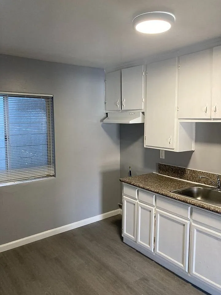 2 bed, 850 sqft, $2,095 — Photo 3