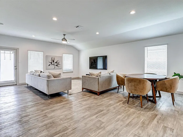 1731 William Scott St — Photo 20