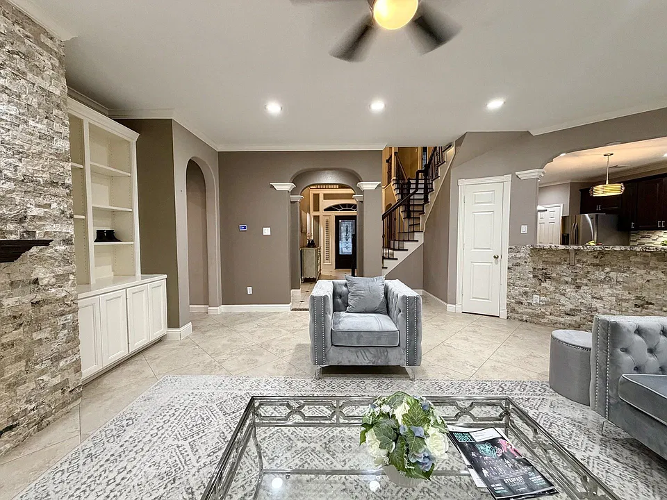 4406 Oak Trail Ct
