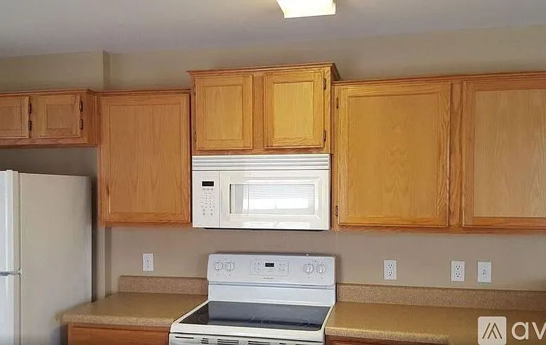 143 Foxglove St — Photo 9