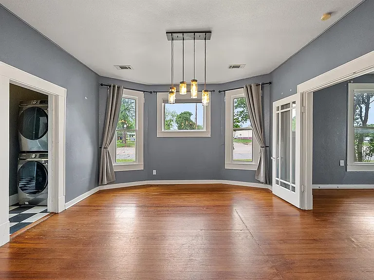607 W Brown St — Photo 2