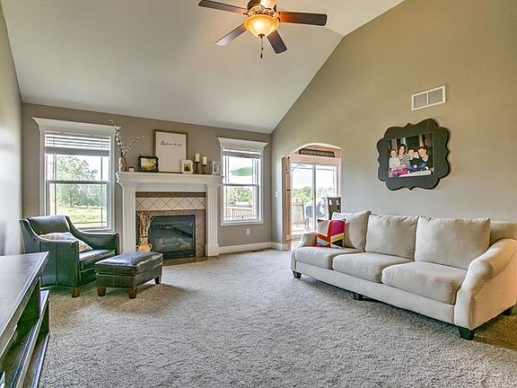 5th image of 2016 E Finch Dr