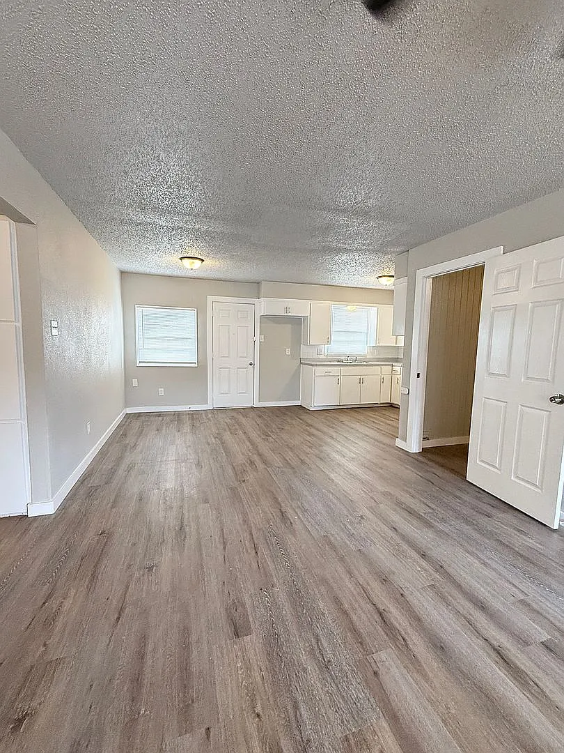 CD 1732 E. Dartmouth Street — Photo 4