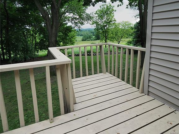 5th image of 29 Tower Hill Dr