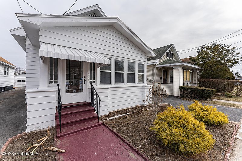 5th image of 1533 Richard Street