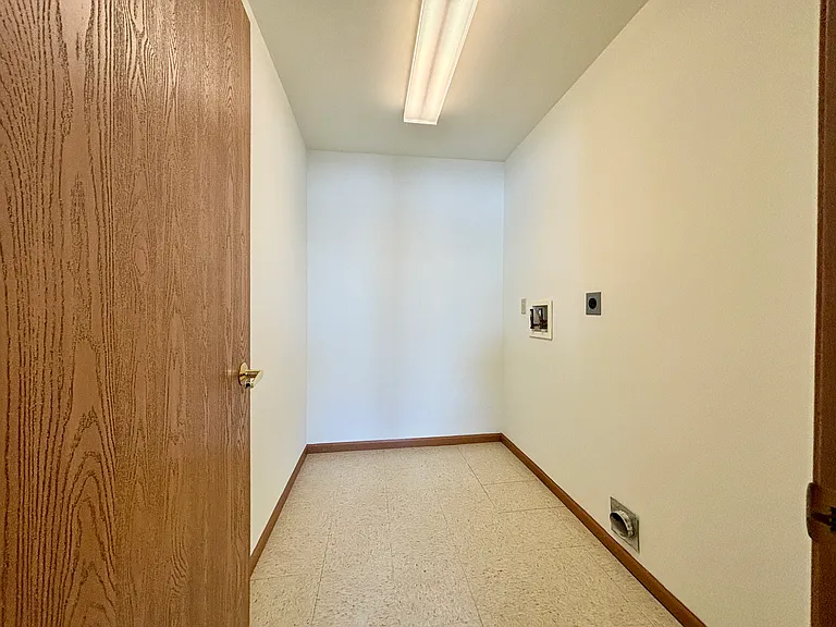 1048 Enterprise Dr #200 — Photo 7