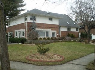 2 Maxine Ave, Plainview, NY 11803