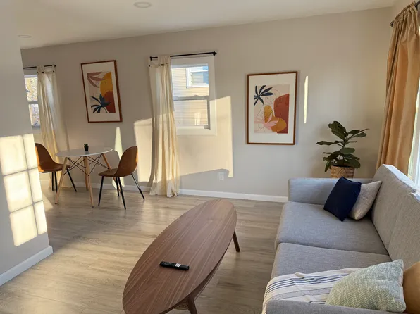 457 Chamberlin Dr, Ballwin, MO 63021