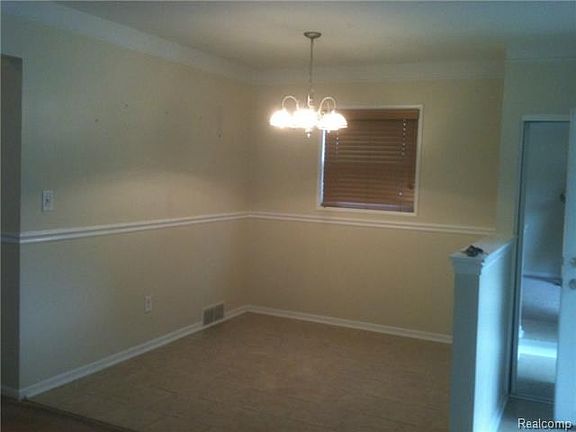 5th image of 17170 Deering St