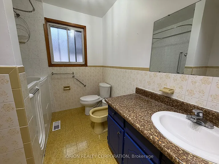 3 Romar Cres — Photo 17