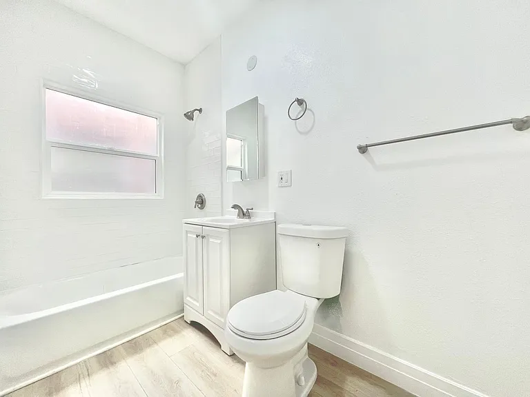 707 W 48th Street — Photo 25