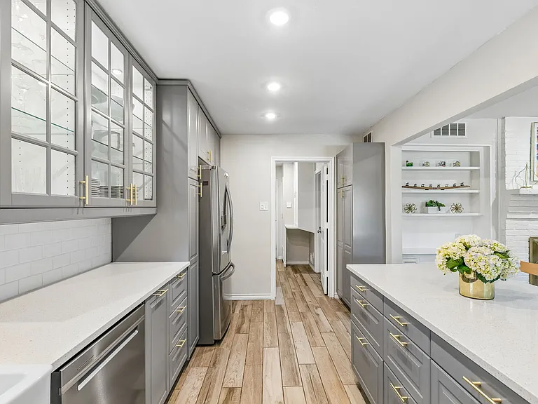 9503 Buxhill Dr — Photo 11